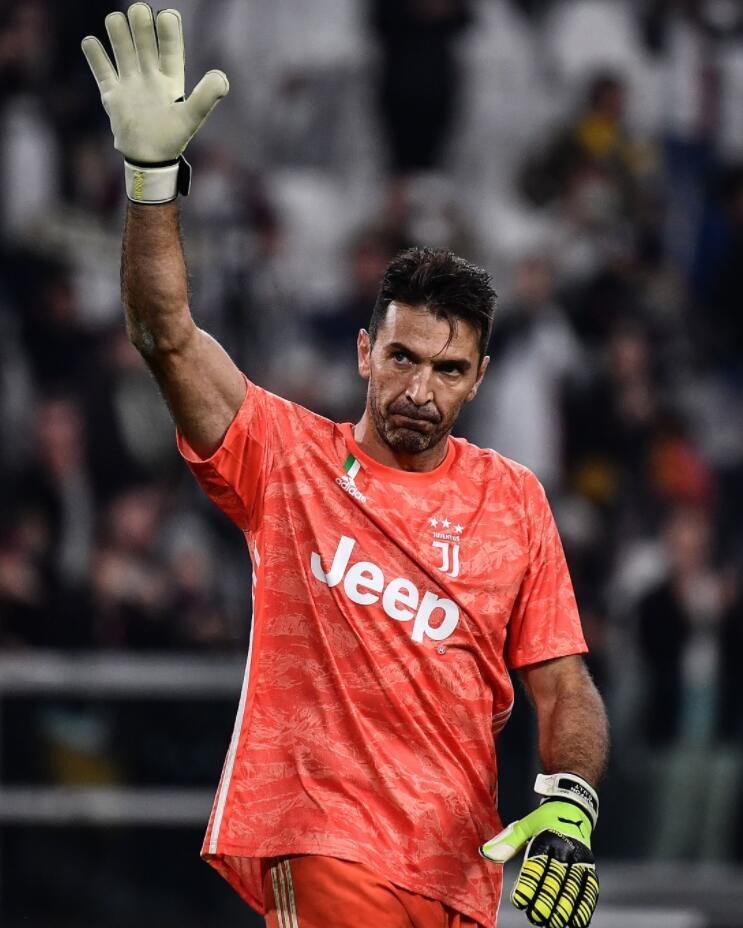 热那亚后防大将突然宣布退役，球队震惊的简单介绍