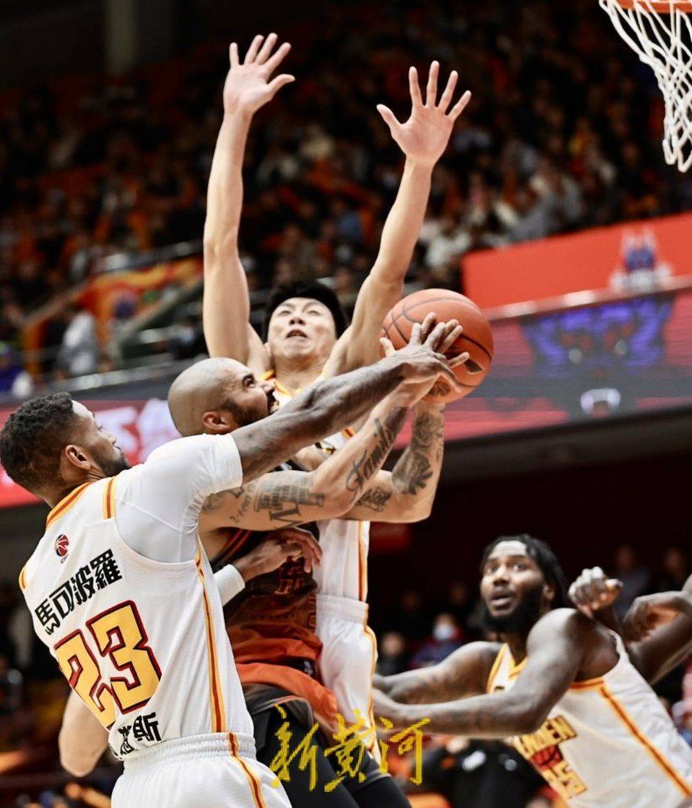山东男篮迎来连胜，冲击前四