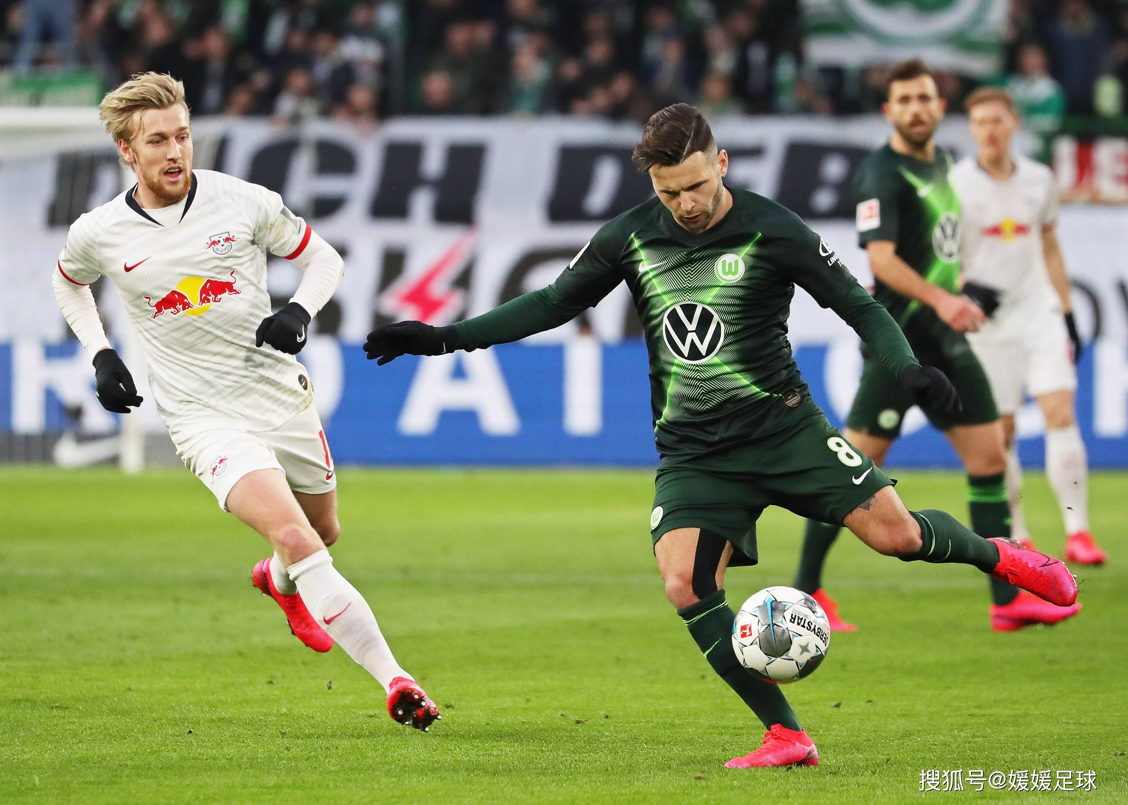 熊猫体育app-奥格斯堡客场不敌多特蒙德，遭遇败局难挽势头势头