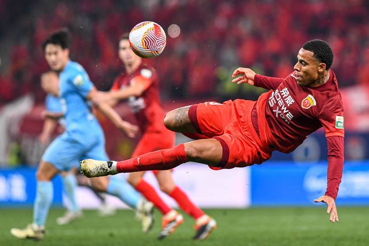 熊猫体育互动-拜仁慕尼黑击败RB莱比锡，稳坐德甲榜首宝座