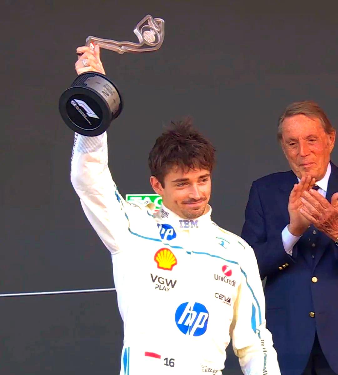 熊猫体育平台-摩纳哥惊险逆转胜利，球员欢呼庆祝