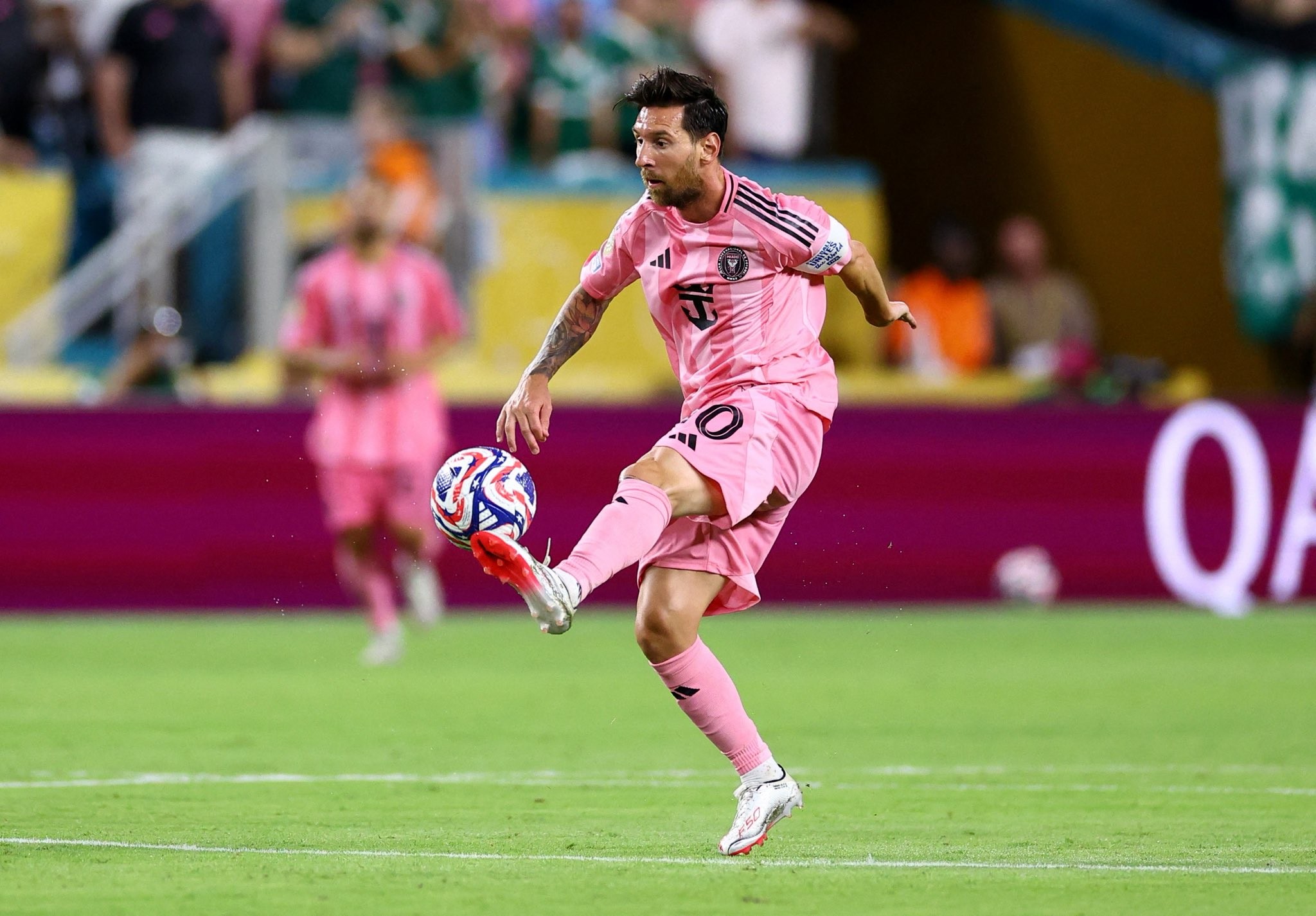 熊猫直播平台-巴黎迎战尤文图斯，梅西连入两球助队取胜