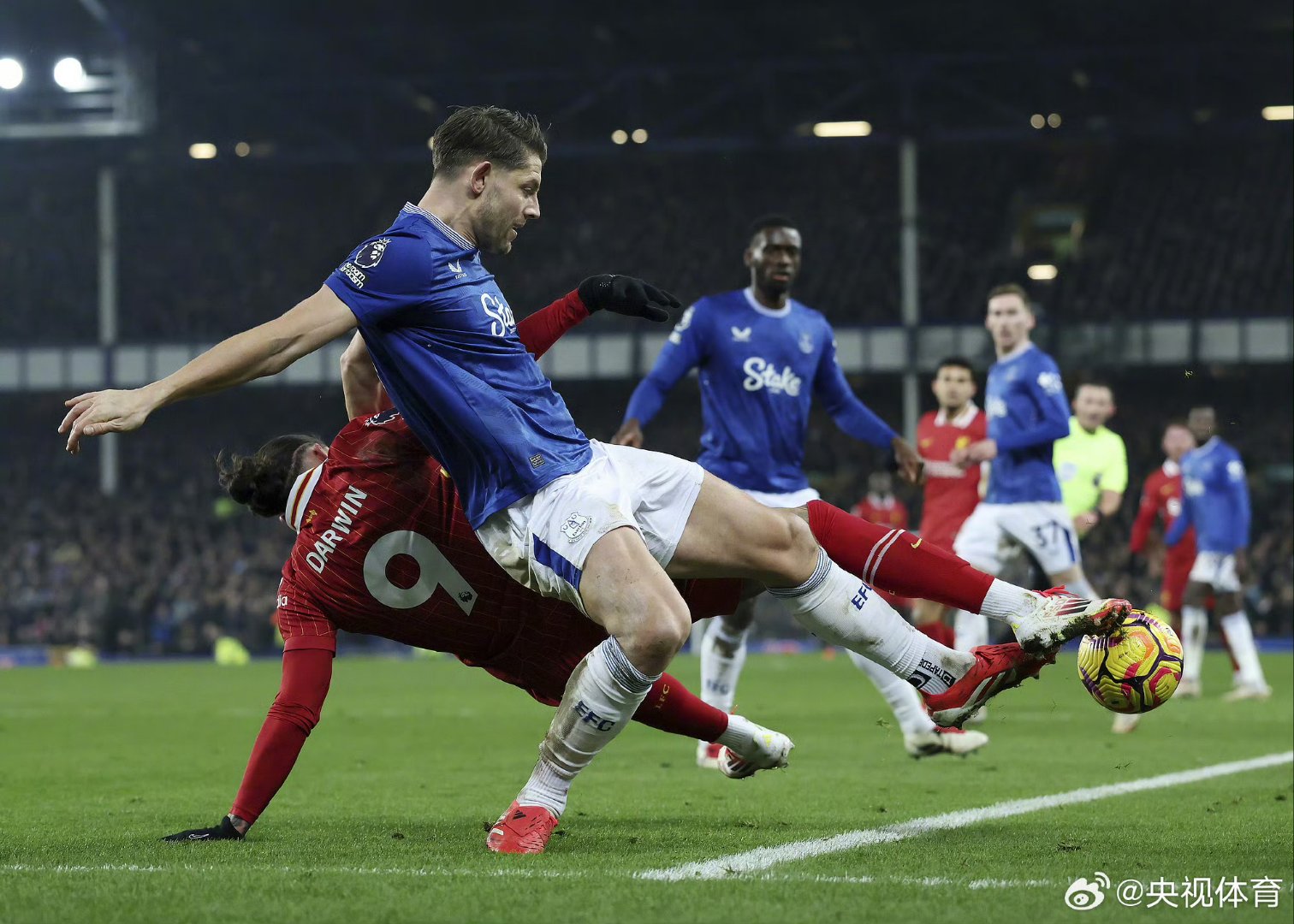 包含利物浦遭遇不敌，防守短板再次显露的词条