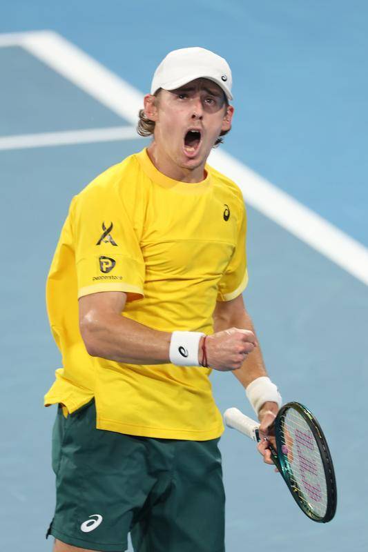 关于英国网球队力克世界网球队，费德勒送出助攻的信息