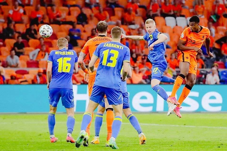 荷兰队逆袭挺进欧洲杯,豪取小组第一 荷兰队逆袭挺进欧洲杯,豪取小组第一