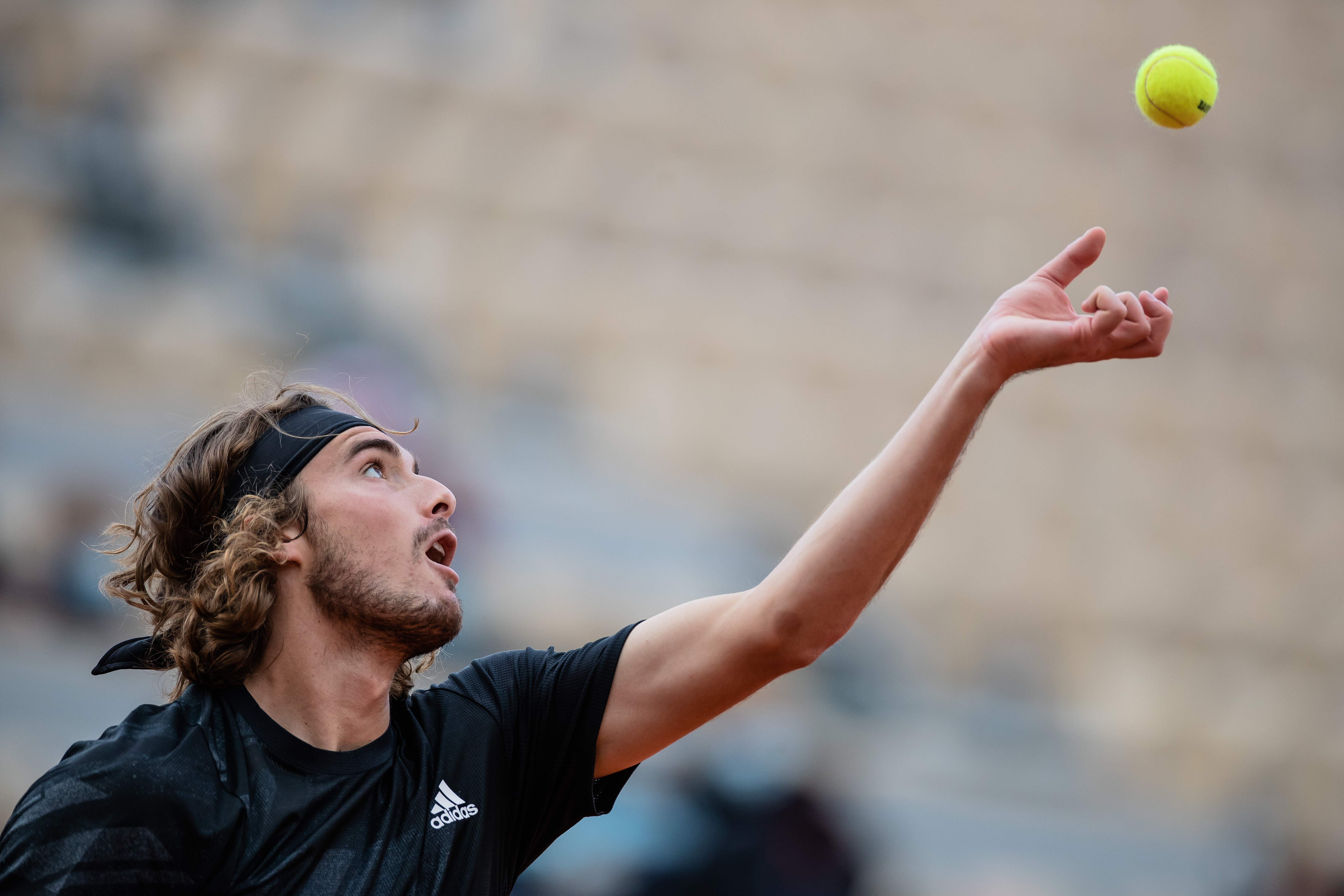 熊猫体育直播-法国网球队爆冷世界网球队，西西帕斯一己之力扛起全队