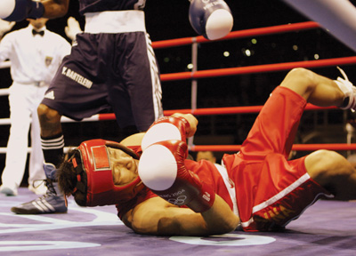 熊猫体育平台-爱尔兰拳击选手连续击倒对手挺进决赛