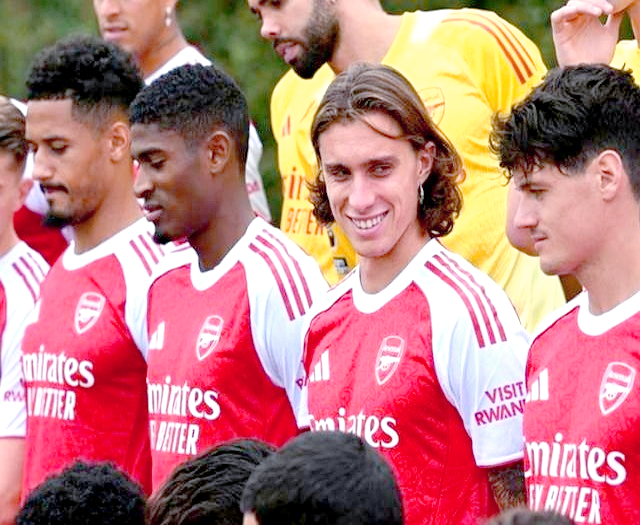 包含阿森纳签下冬季新援，提升阵容整体实力的词条